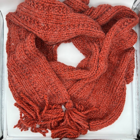 Extra-long, hand-knit scarf in alpaca-acrylic blend - Picture 6 of 15
